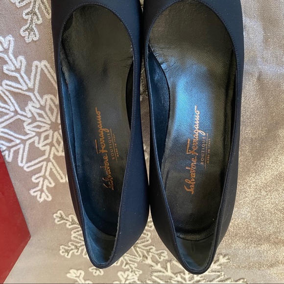 SALVATORE FERRAGAMO Black Pumps NARROW - Picture 6 of 16